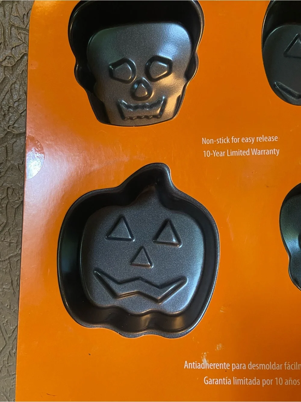 WILTON Halloween Mini Cake Pan Skulls Pumpkins 6 Cavities Holiday Baking NEW